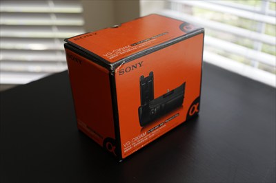 Sony VG-C90AM DSLR Vertical Grip for the a900 a850 Cameras