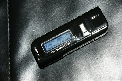 x-micro 2GB MP3 player and recorder FM tuner